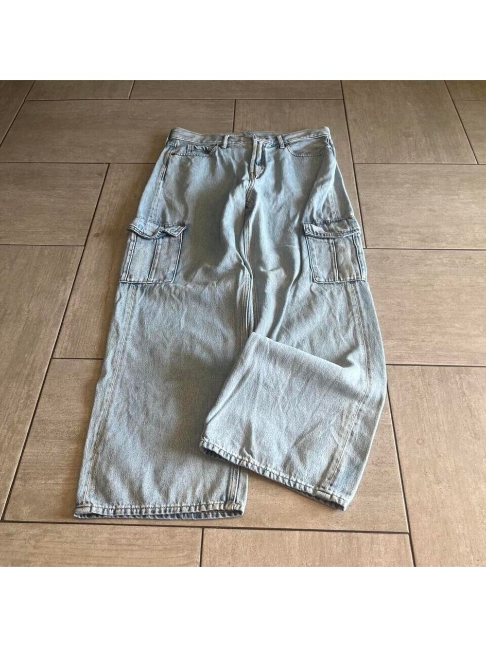 Old Navy Sky-Hi Wide Leg Cargo Jeans Light Wash Denim Extra High Rise Size 32x29